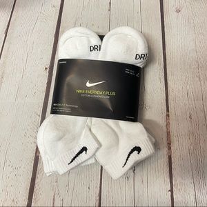 Nike dri fit cotton cushioned low socks